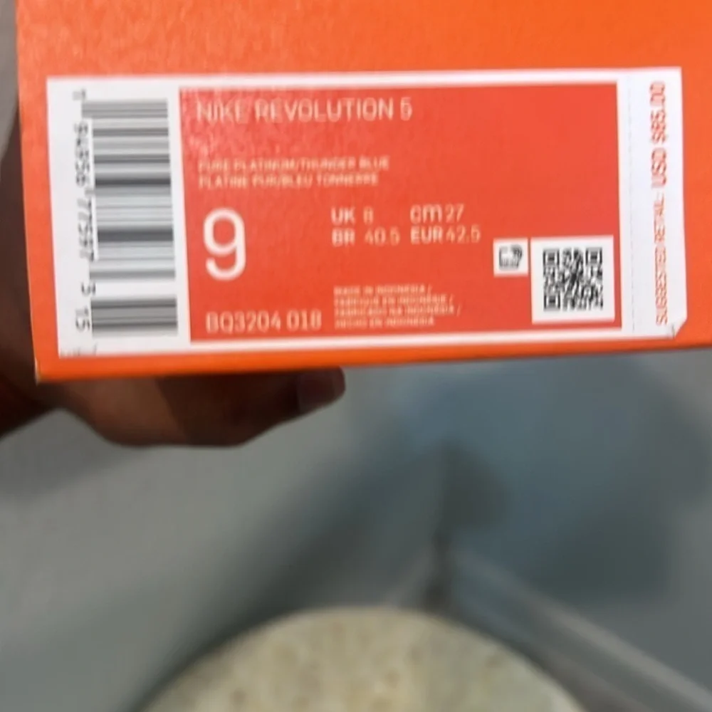 Nike revolution 5 sneakers size 9